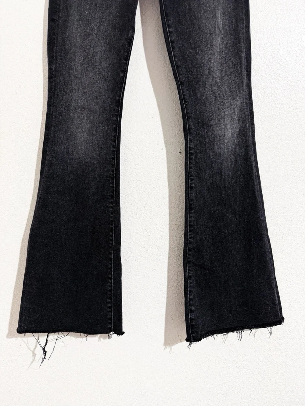 Mother The Weekender Fray Mid-Rise Flare Jeans in Night Shadow